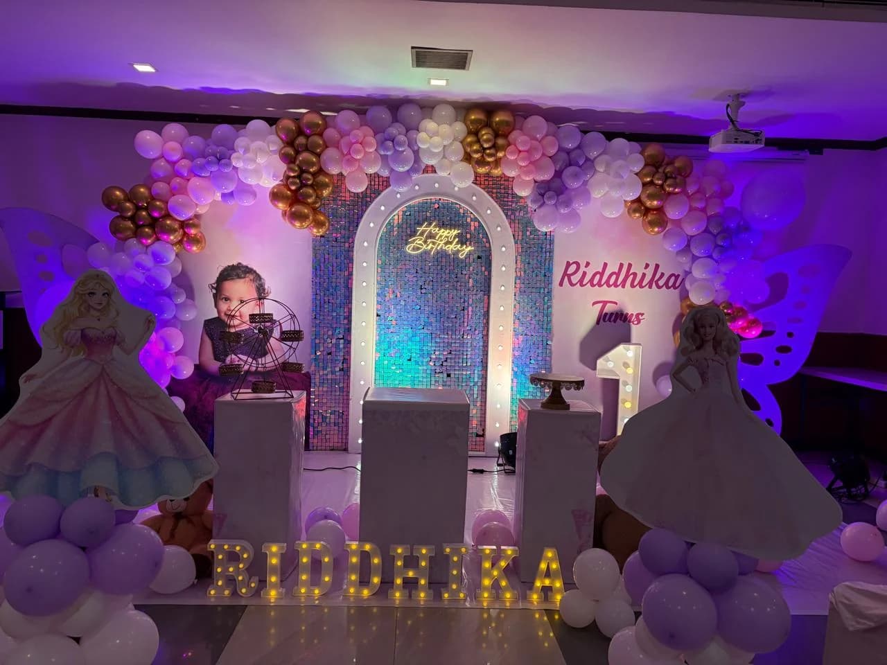 BalloonBazaar birthday balloon decor installation