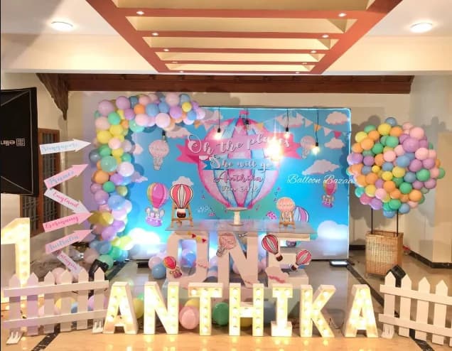 BalloonBazaar birthday balloon decor installation
