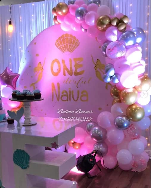 BalloonBazaar birthday balloon decor installation