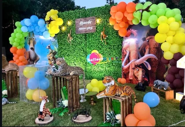 BalloonBazaar themed balloon backdrop installation